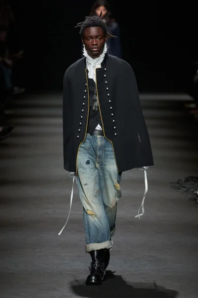 Look 10